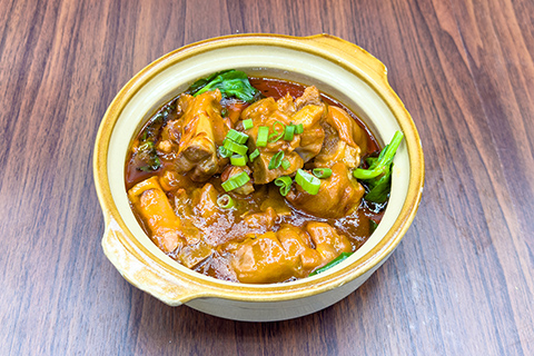 p44. braised pork trotters 红烧美容蹄